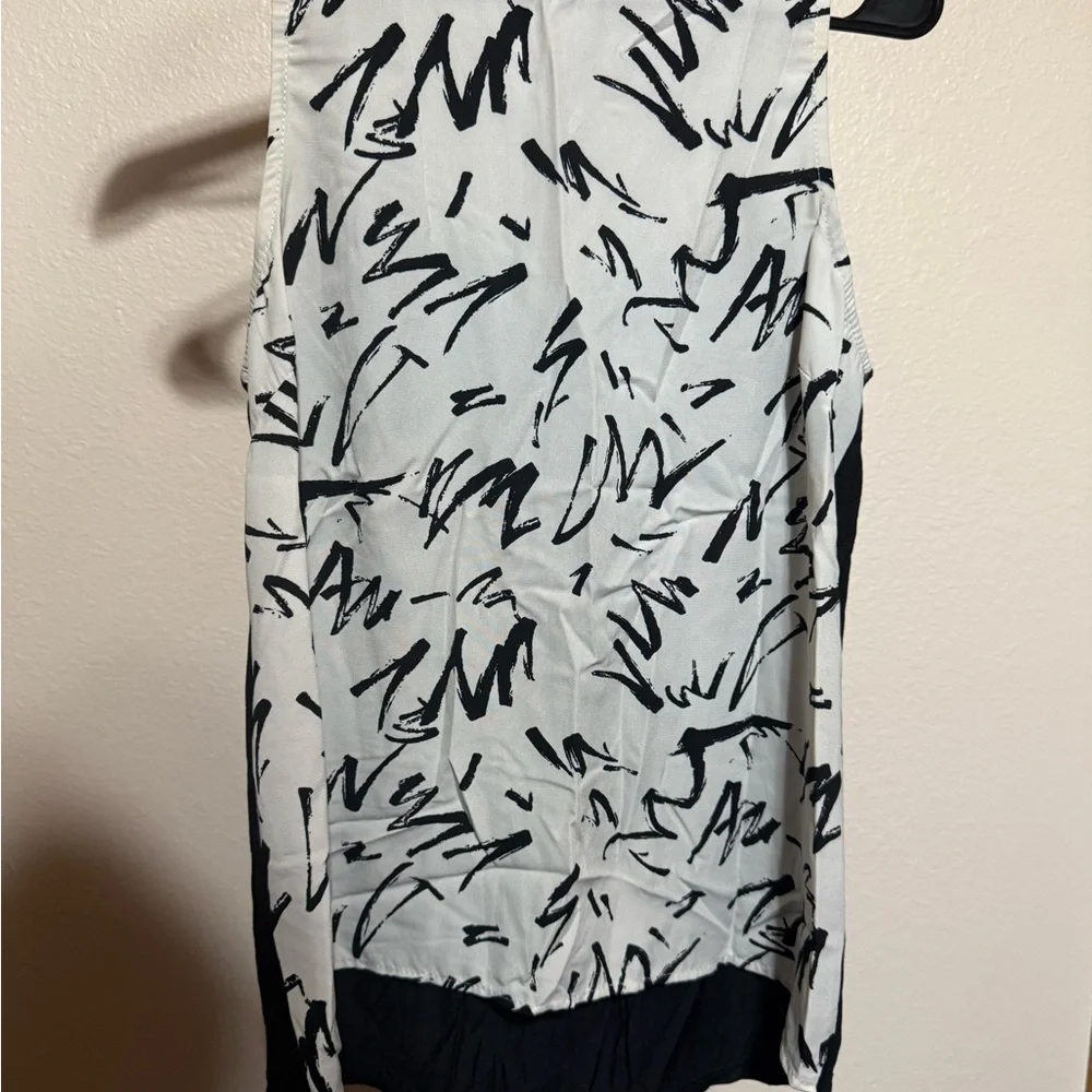 Kaileigh Black and White Abstract‎ Top